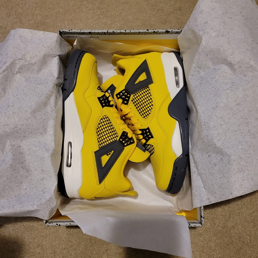 Air Jordan retro 4 Lighting